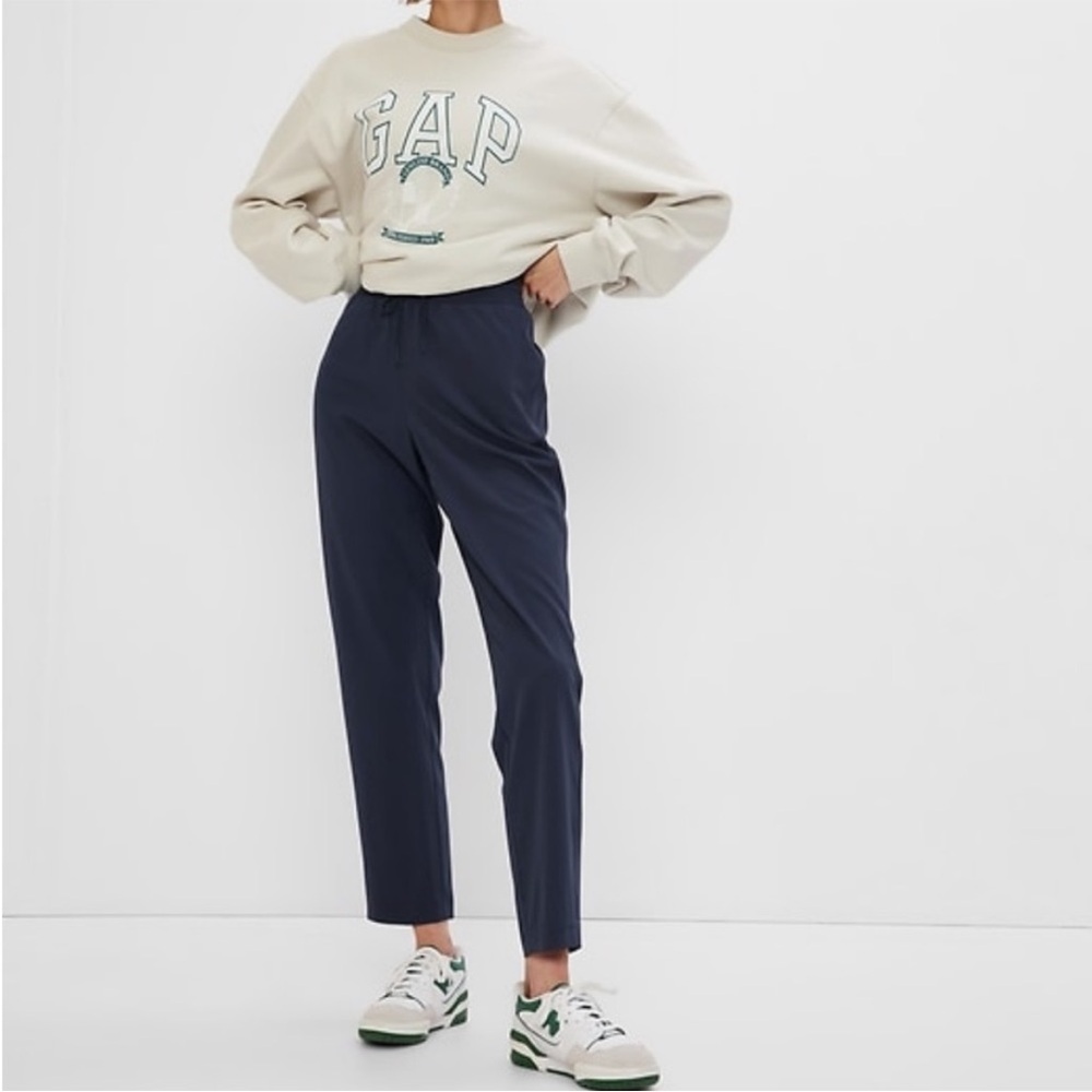 GAP Women's navy runaround Ankle Pants